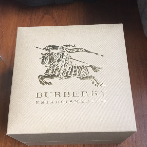 Burberry Women’s Watch Brand New - Picture 6 of 7